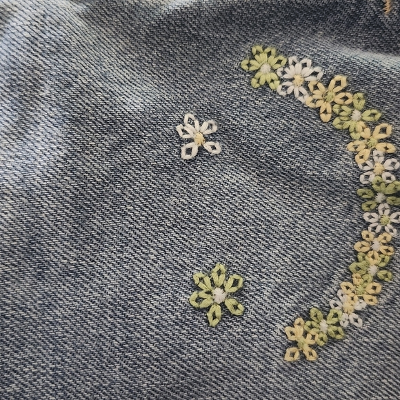 BNWT Size 10 GIRL Old Navy Blue Jean Shorts Distressed Cut-Off Style, High Rise - Picture 3 of 7